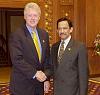 Cliquez sur l'image pour la voir en taille relle

Nom : sultan_brunei_bill_clinton_1.jpg
Affichages : 550
Taille : 18,3 Ko
ID : 1381